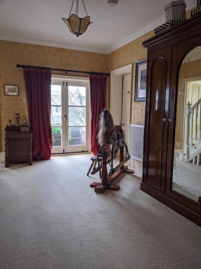 St Katharine'S House Bed & Breakfast มิลฟอร์ดเฮเวน ภายนอก รูปภาพ