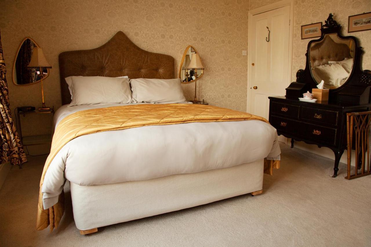 St Katharine'S House Bed & Breakfast มิลฟอร์ดเฮเวน ภายนอก รูปภาพ