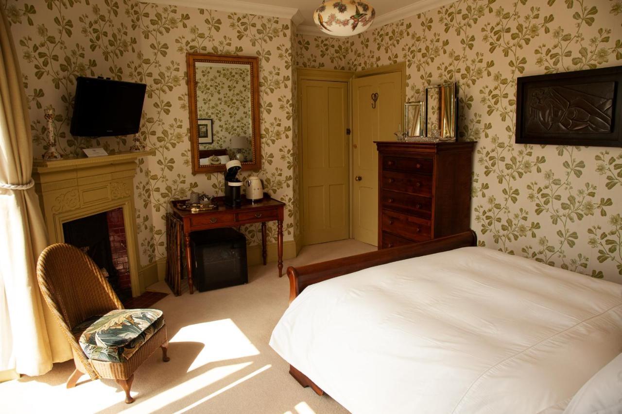 St Katharine'S House Bed & Breakfast มิลฟอร์ดเฮเวน ภายนอก รูปภาพ